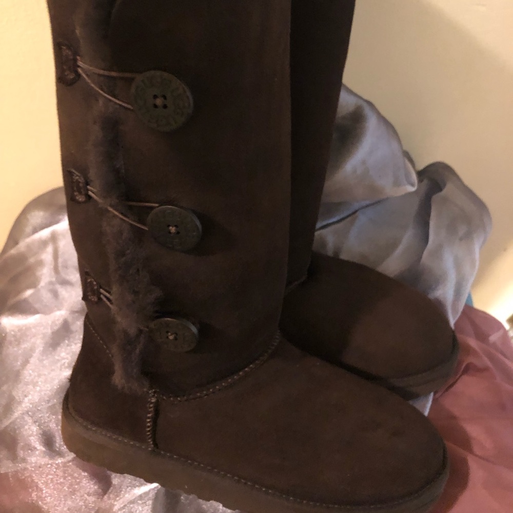 Ugg Bailey button triplet chocolate